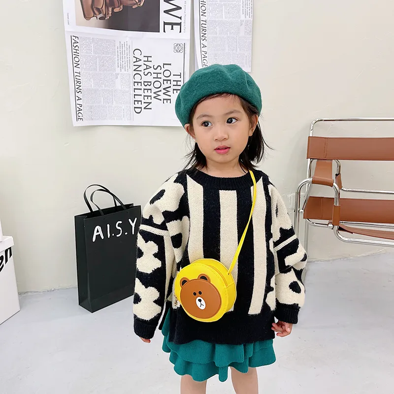 Kid'S Pu Leather Cartoon Bear Cute Round Zipper Crossbody Bag display picture 22