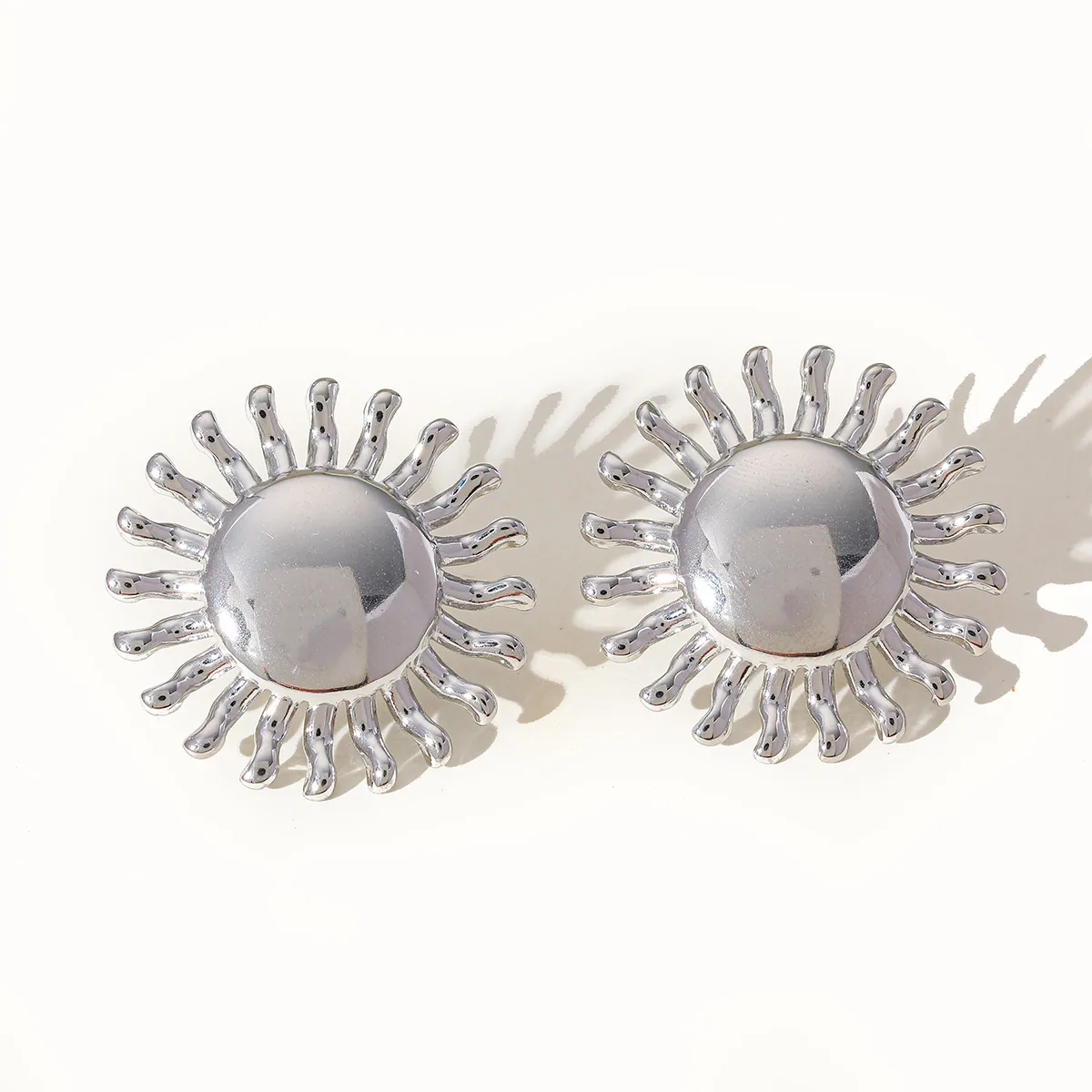1 Pair Retro Exaggerated Simple Style Sun Plating 304 Stainless Steel 18K Gold Plated Ear Studs display picture 2