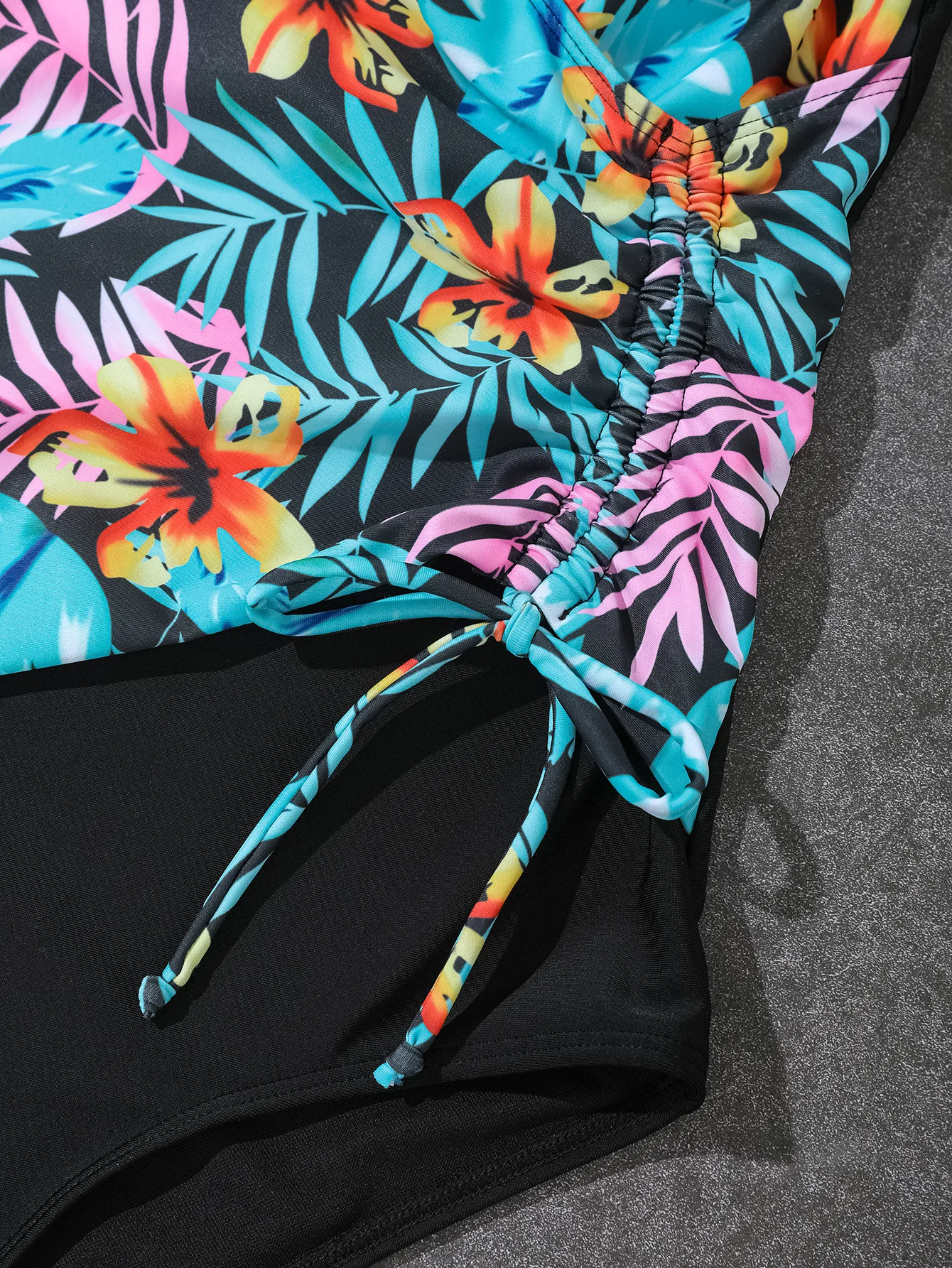 Women's Ditsy Floral 1 Piece Swimwear display picture 6