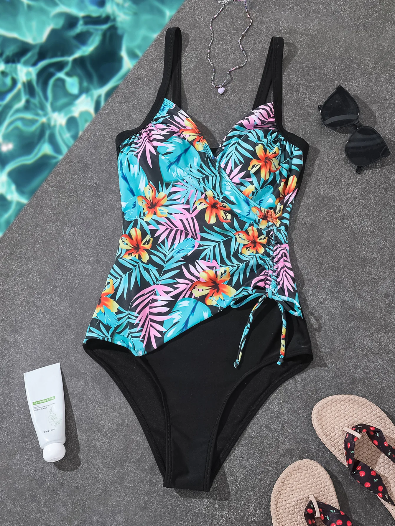 Women's Ditsy Floral 1 Piece Swimwear display picture 9