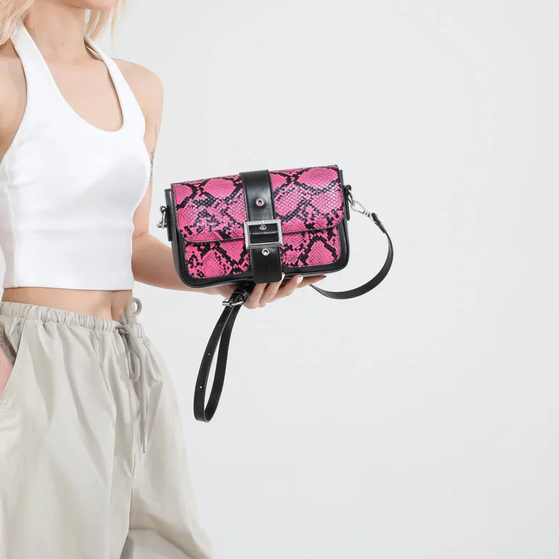 Women's Pu Leather Snakeskin Streetwear Square Buckle Shoulder Bag display picture 1