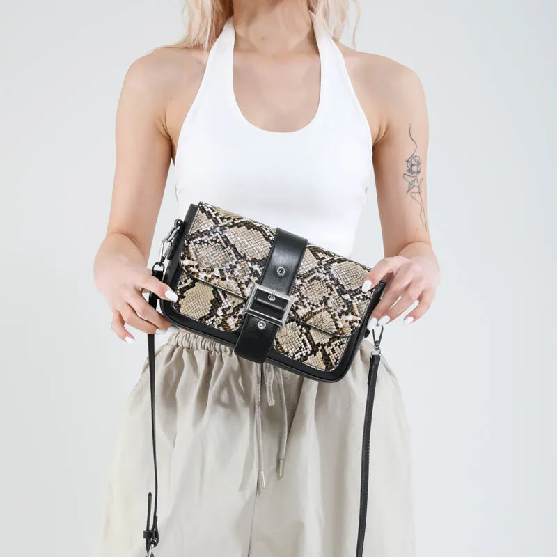 Women's Pu Leather Snakeskin Streetwear Square Buckle Shoulder Bag display picture 17