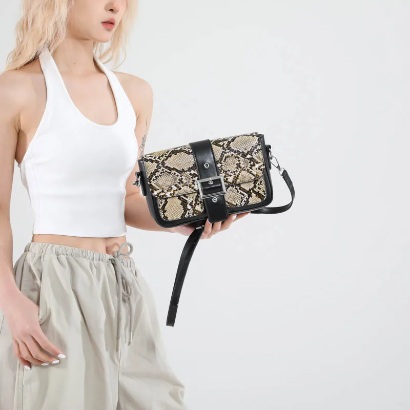 Women's Pu Leather Snakeskin Streetwear Square Buckle Shoulder Bag display picture 3