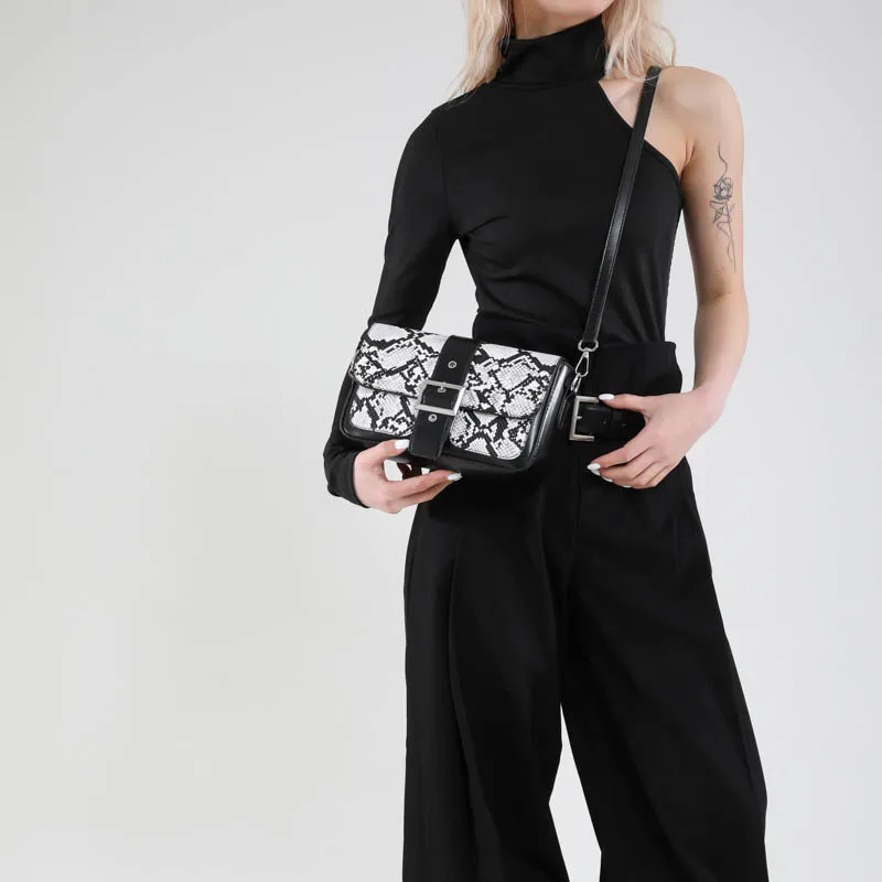 Women's Pu Leather Snakeskin Streetwear Square Buckle Shoulder Bag display picture 16