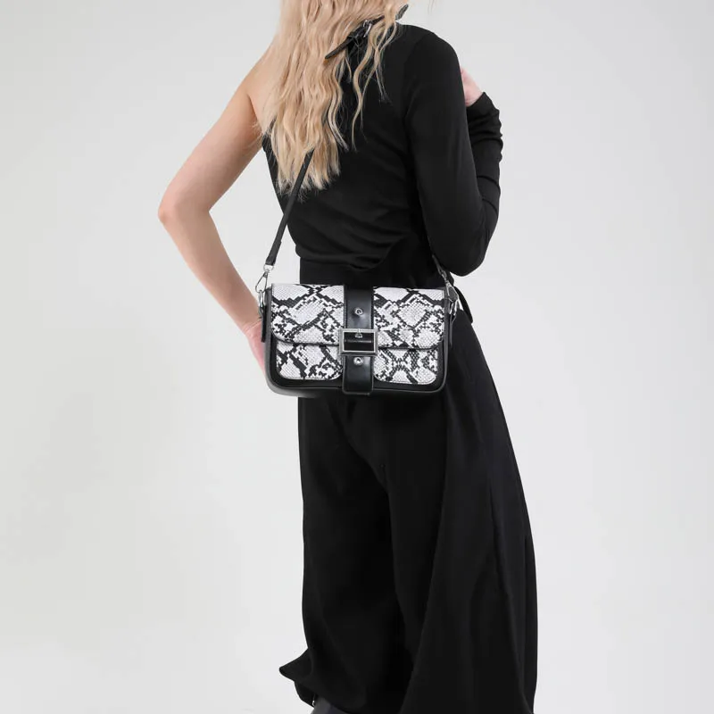 Women's Pu Leather Snakeskin Streetwear Square Buckle Shoulder Bag display picture 14