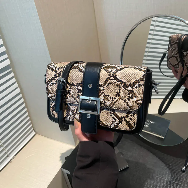 Women's Pu Leather Snakeskin Streetwear Square Buckle Shoulder Bag display picture 25