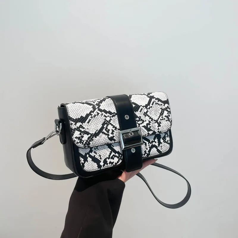 Women's Pu Leather Snakeskin Streetwear Square Buckle Shoulder Bag display picture 13