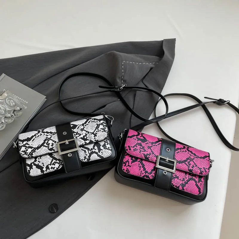 Women's Pu Leather Snakeskin Streetwear Square Buckle Shoulder Bag display picture 41