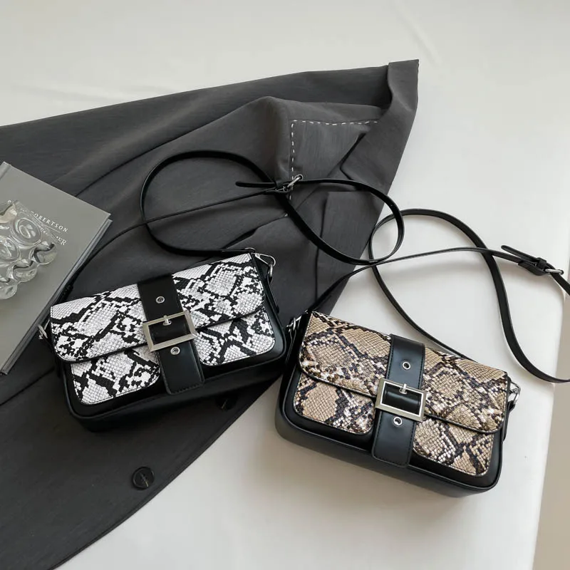 Women's Pu Leather Snakeskin Streetwear Square Buckle Shoulder Bag display picture 42