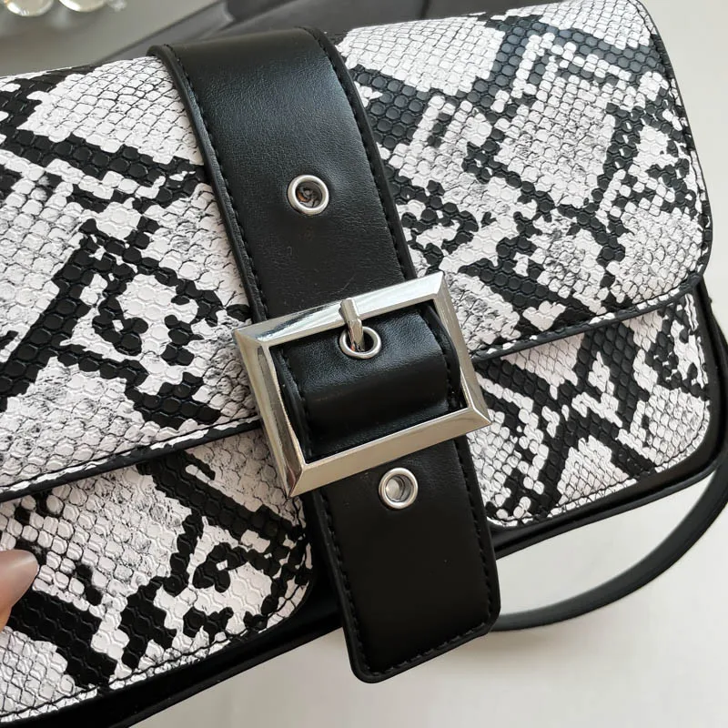 Women's Pu Leather Snakeskin Streetwear Square Buckle Shoulder Bag display picture 47