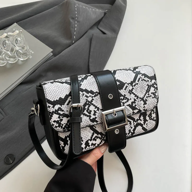 Women's Pu Leather Snakeskin Streetwear Square Buckle Shoulder Bag display picture 45