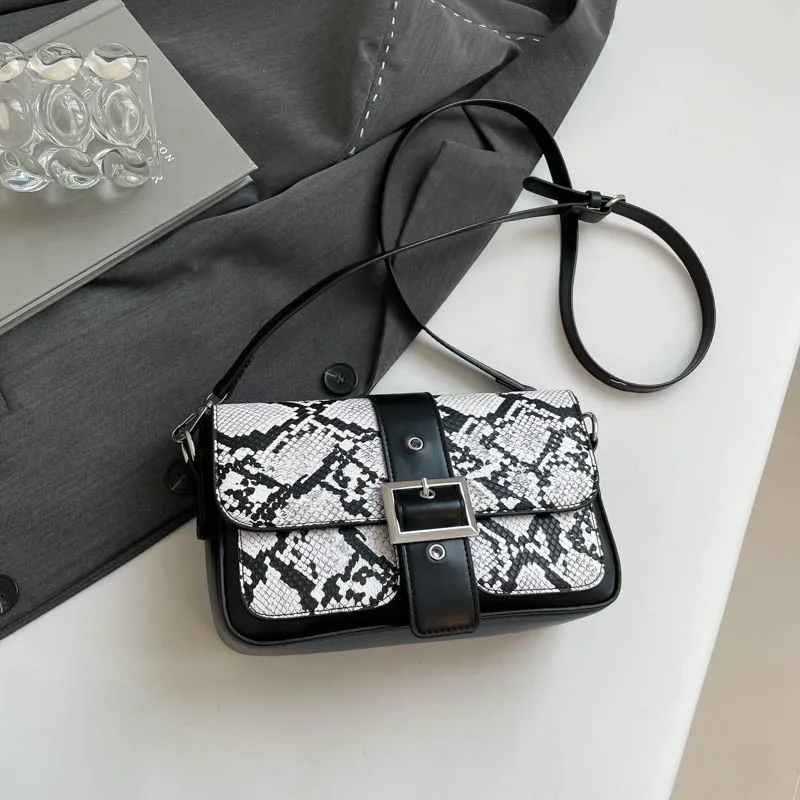 Women's Pu Leather Snakeskin Streetwear Square Buckle Shoulder Bag display picture 69