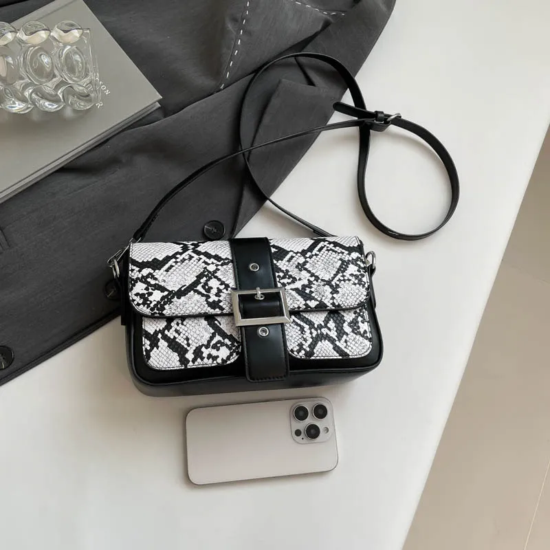 Women's Pu Leather Snakeskin Streetwear Square Buckle Shoulder Bag display picture 44
