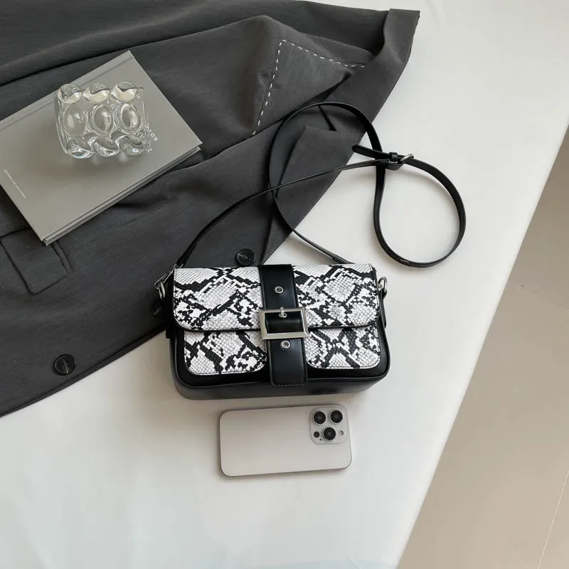 Women's Pu Leather Snakeskin Streetwear Square Buckle Shoulder Bag display picture 52