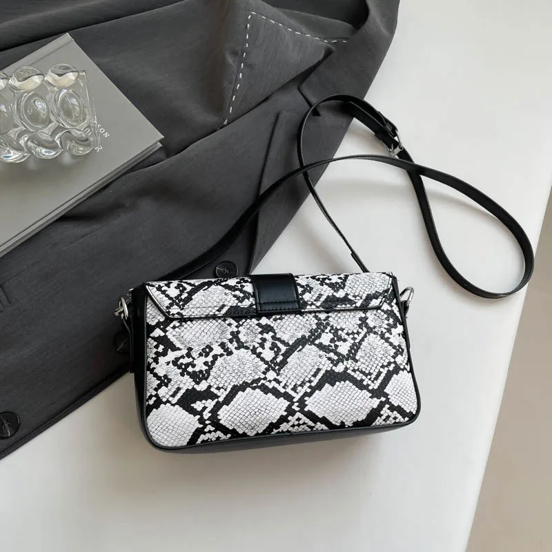 Women's Pu Leather Snakeskin Streetwear Square Buckle Shoulder Bag display picture 46