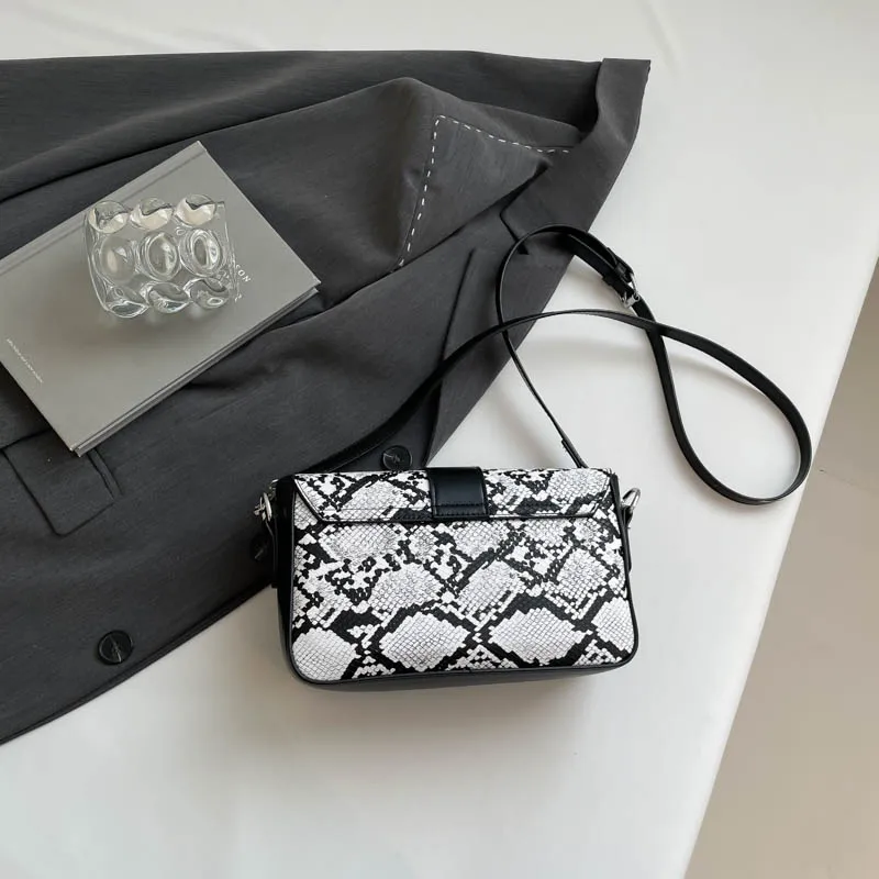 Women's Pu Leather Snakeskin Streetwear Square Buckle Shoulder Bag display picture 53