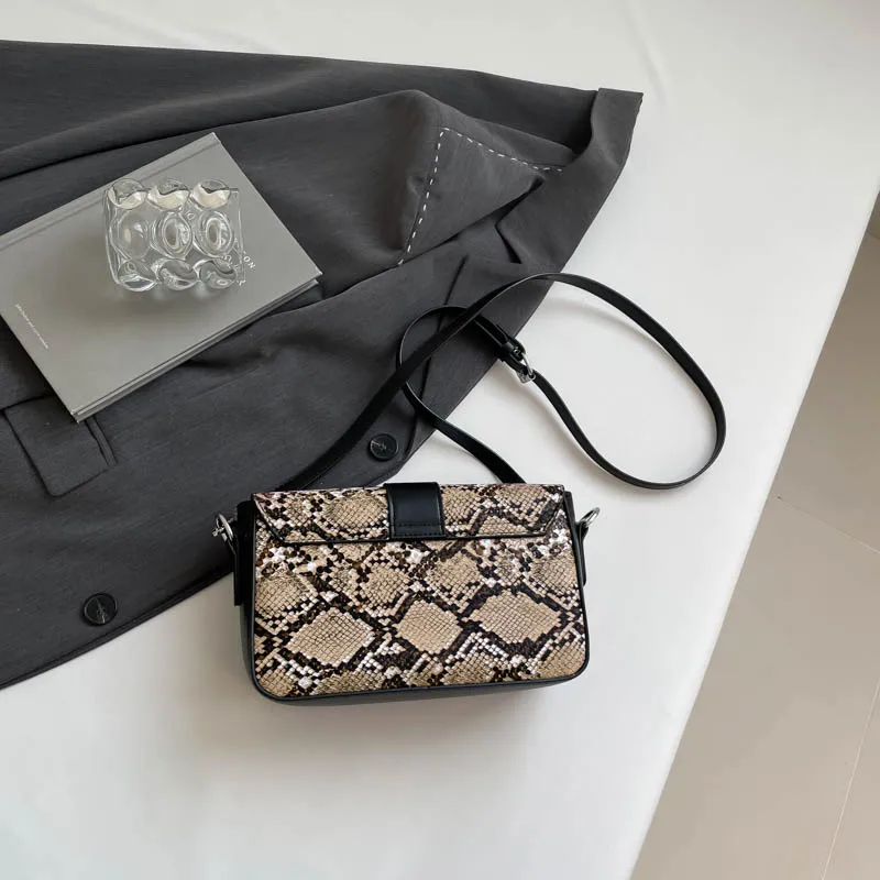 Women's Pu Leather Snakeskin Streetwear Square Buckle Shoulder Bag display picture 67