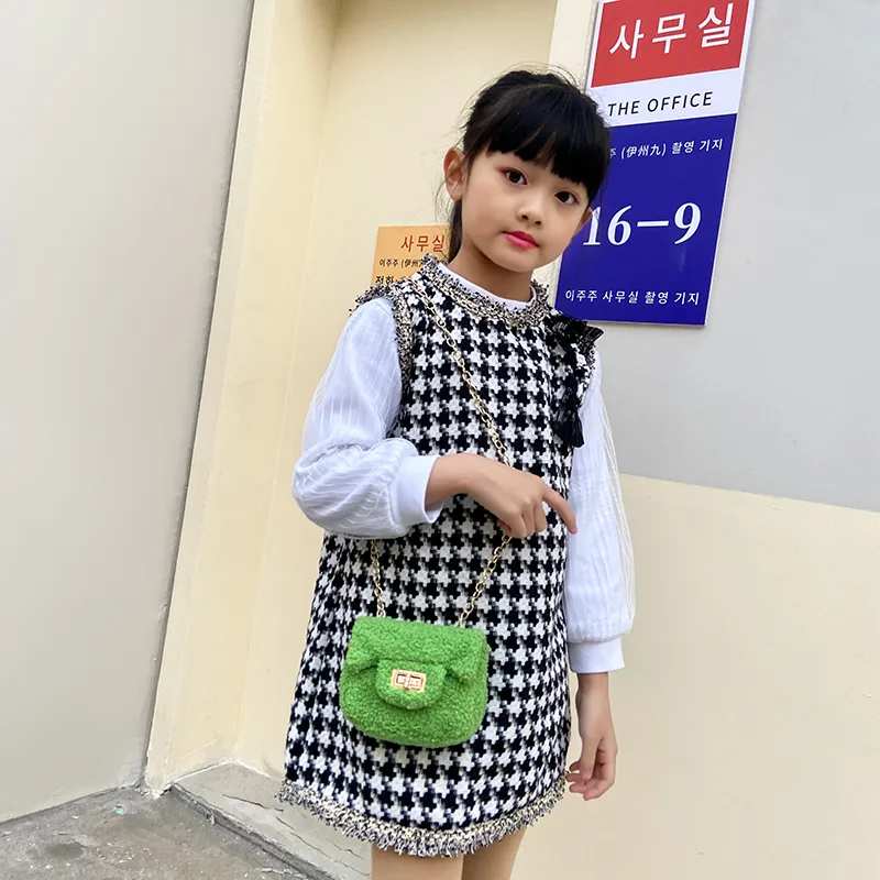 Women's Plush Solid Color Cute Square Lock Clasp Crossbody Bag display picture 7