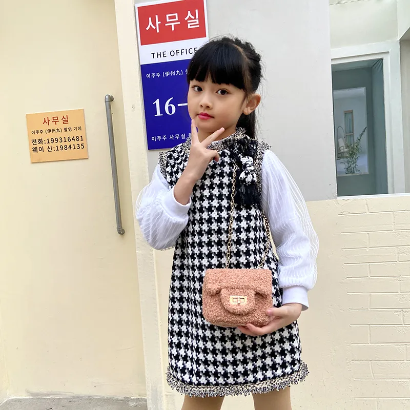 Women's Plush Solid Color Cute Square Lock Clasp Crossbody Bag display picture 44