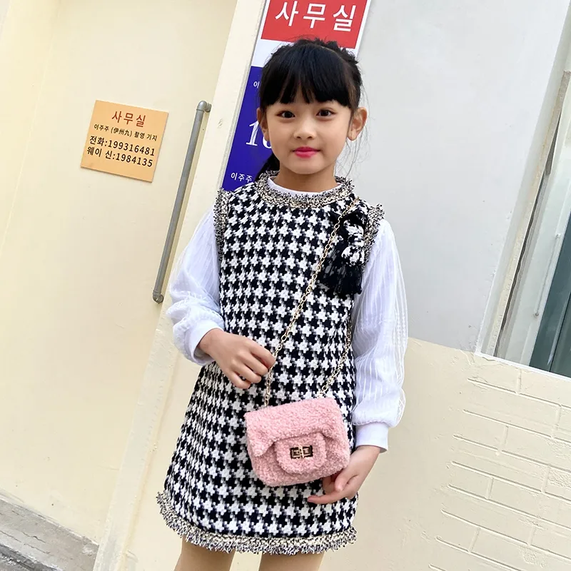 Women's Plush Solid Color Cute Square Lock Clasp Crossbody Bag display picture 41