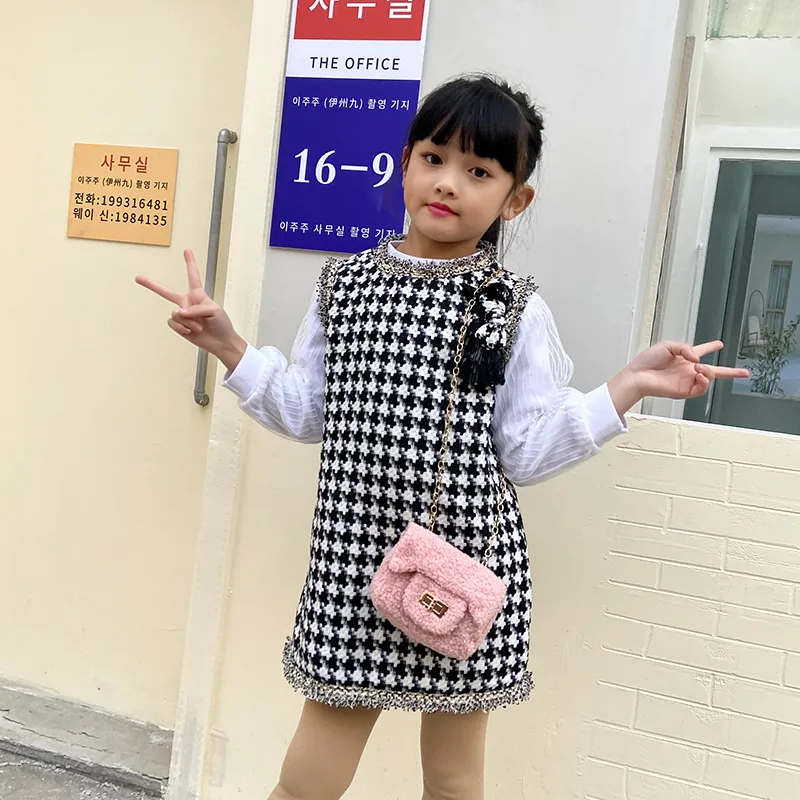 Women's Plush Solid Color Cute Square Lock Clasp Crossbody Bag display picture 45
