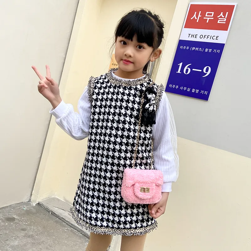 Women's Plush Solid Color Cute Square Lock Clasp Crossbody Bag display picture 20