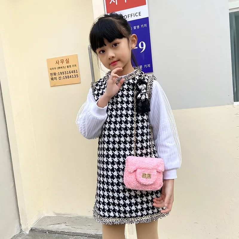 Women's Plush Solid Color Cute Square Lock Clasp Crossbody Bag display picture 17