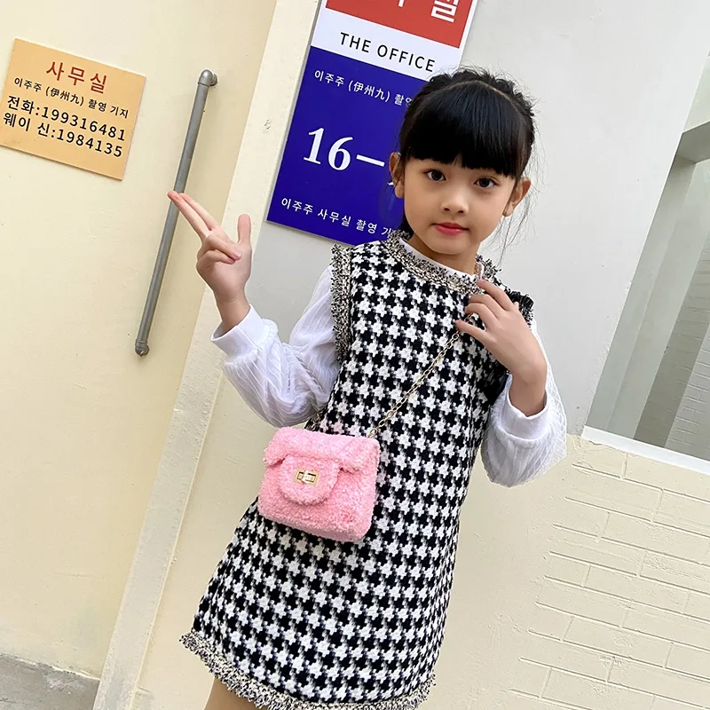 Women's Plush Solid Color Cute Square Lock Clasp Crossbody Bag display picture 40