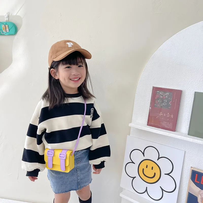 Kid'S Pu Leather Color Block Cute Square Magnetic Buckle Shoulder Bag display picture 4