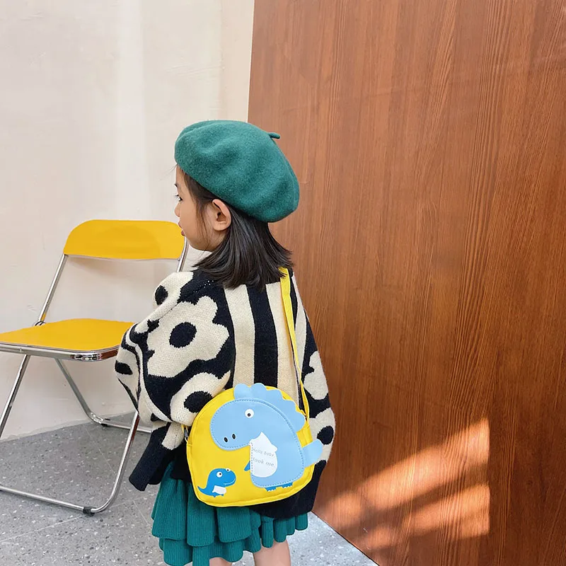 Kid'S Nylon Cartoon Dinosaur Cute Oval Zipper Crossbody Bag display picture 4