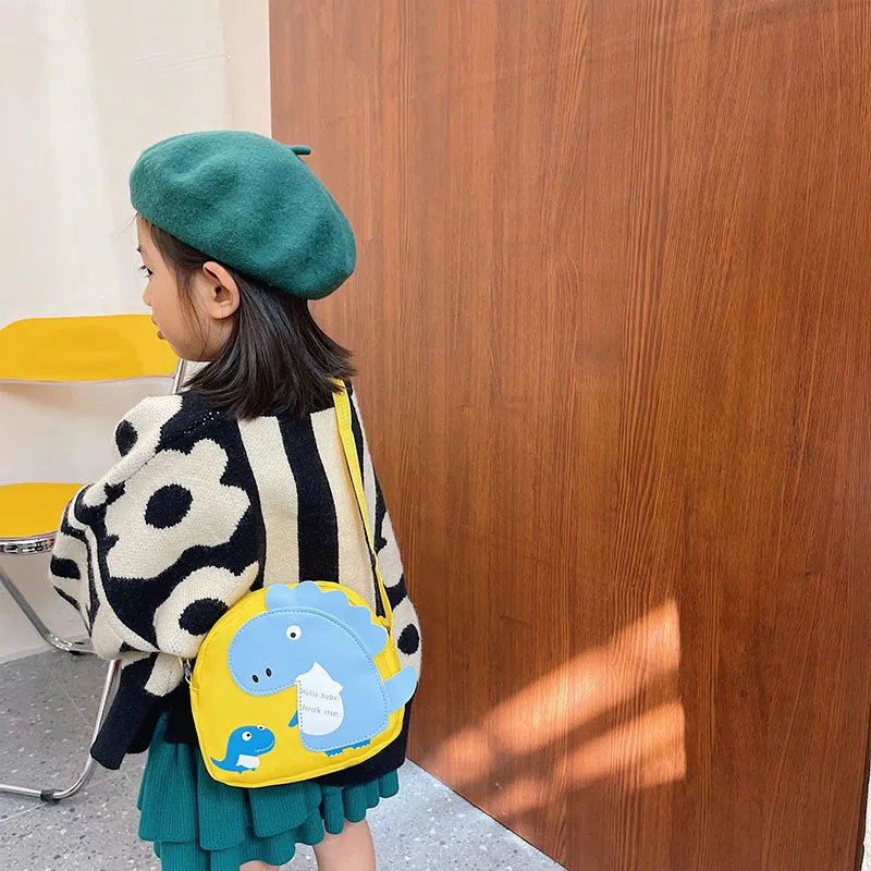 Kid'S Nylon Cartoon Dinosaur Cute Oval Zipper Crossbody Bag display picture 3