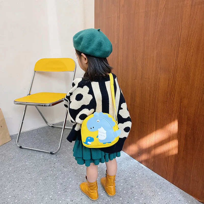 Kid'S Nylon Cartoon Dinosaur Cute Oval Zipper Crossbody Bag display picture 7