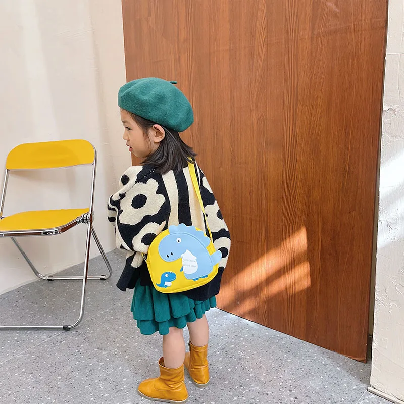 Kid'S Nylon Cartoon Dinosaur Cute Oval Zipper Crossbody Bag display picture 10