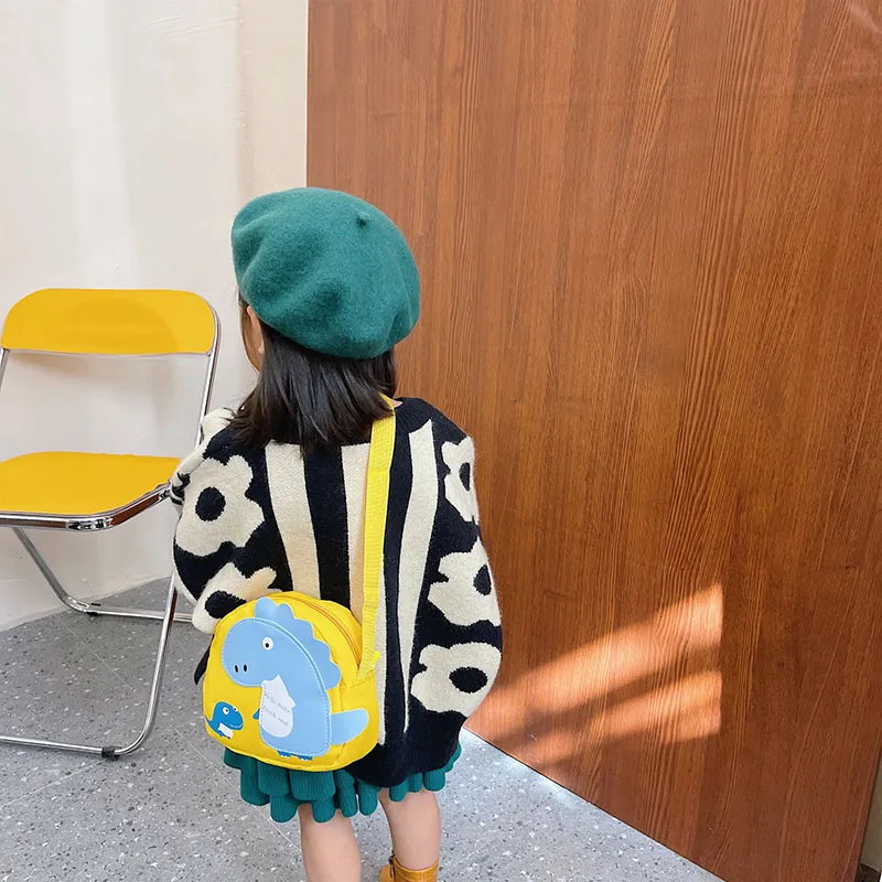 Kid'S Nylon Cartoon Dinosaur Cute Oval Zipper Crossbody Bag display picture 13