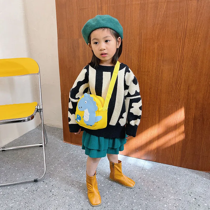 Kid'S Nylon Cartoon Dinosaur Cute Oval Zipper Crossbody Bag display picture 27