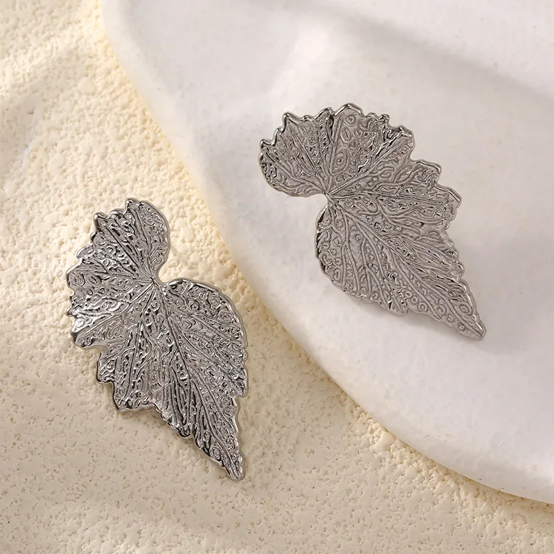 1 Pair Simple Style Classic Style Leaf Solid Color Plating 304 Stainless Steel 18K Gold Plated Ear Studs display picture 1