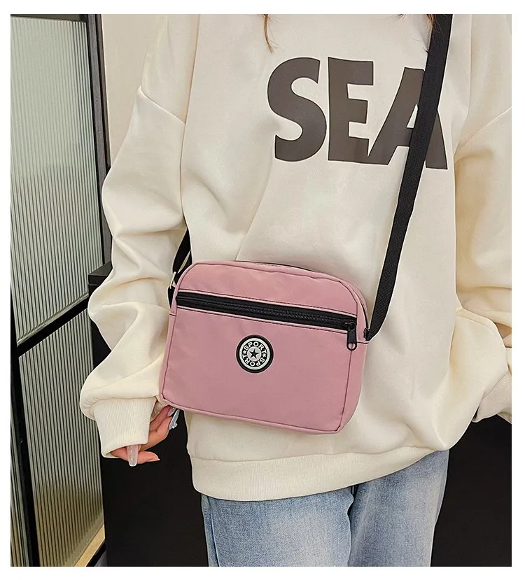 Women's Nylon Solid Color Streetwear Square Zipper Crossbody Bag display picture 2