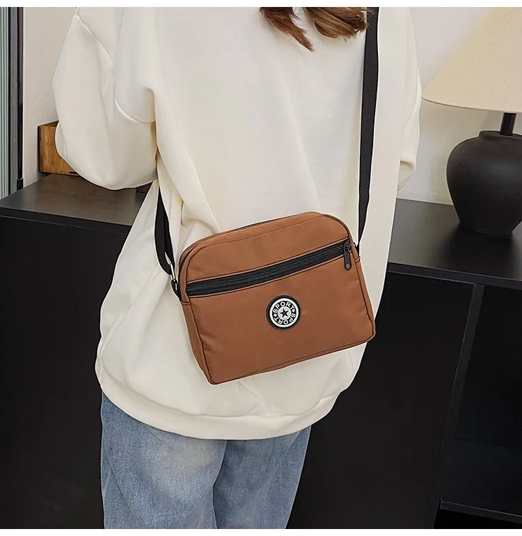 Women's Nylon Solid Color Streetwear Square Zipper Crossbody Bag display picture 1