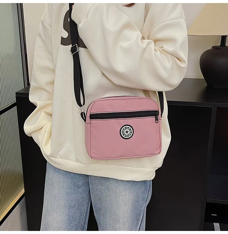 Women's Nylon Solid Color Streetwear Square Zipper Crossbody Bag display picture 13