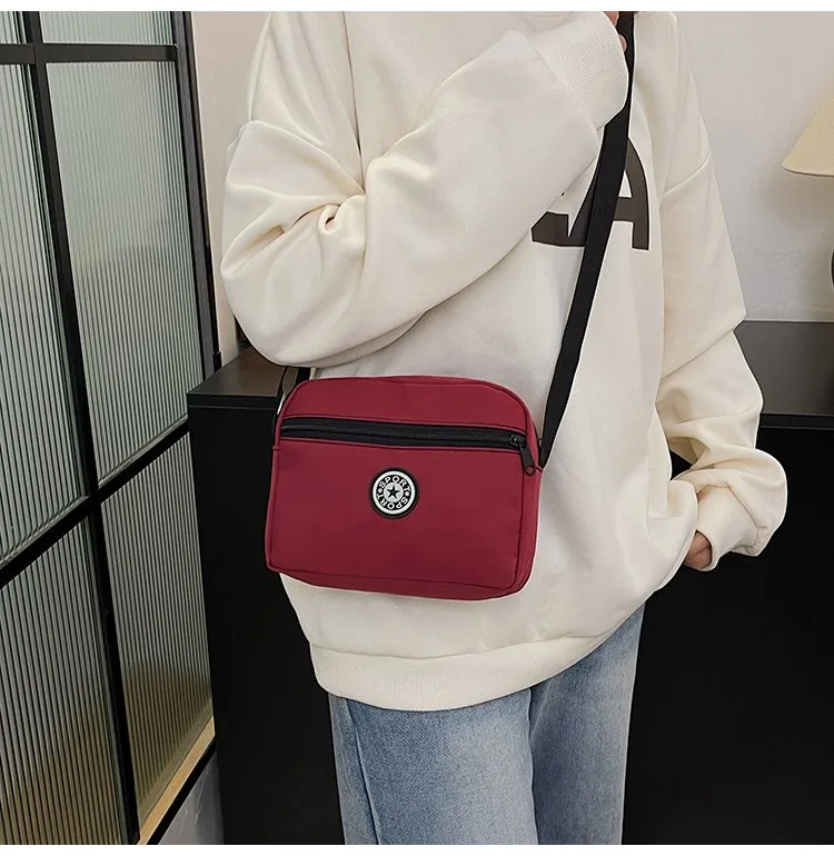 Women's Nylon Solid Color Streetwear Square Zipper Crossbody Bag display picture 11