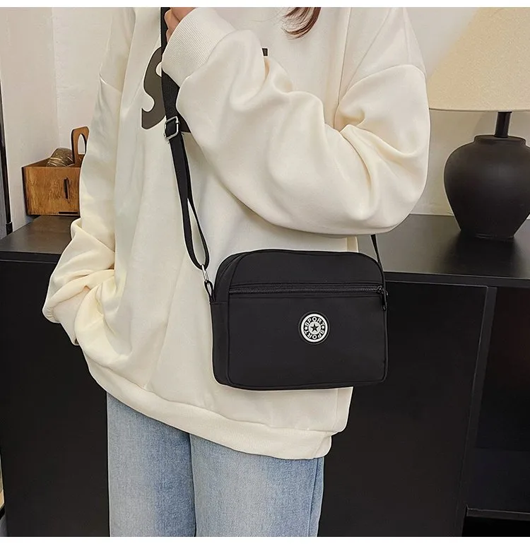 Women's Nylon Solid Color Streetwear Square Zipper Crossbody Bag display picture 9