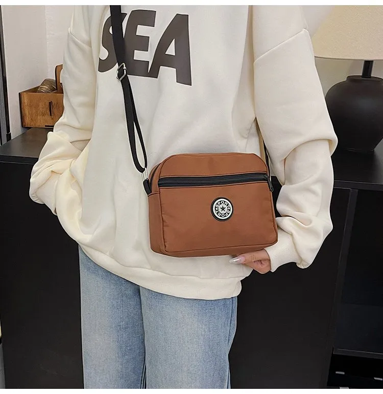 Women's Nylon Solid Color Streetwear Square Zipper Crossbody Bag display picture 19