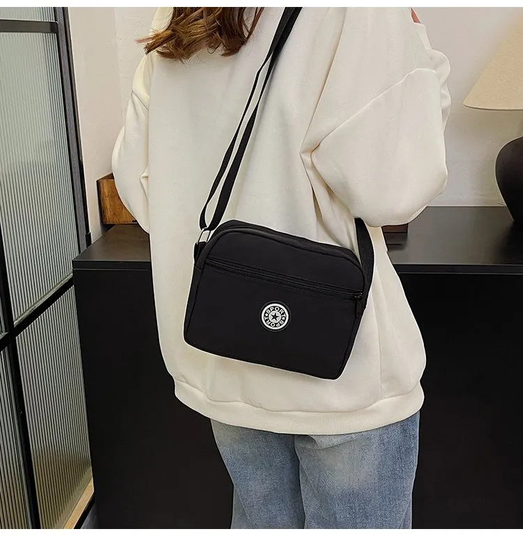 Women's Nylon Solid Color Streetwear Square Zipper Crossbody Bag display picture 16