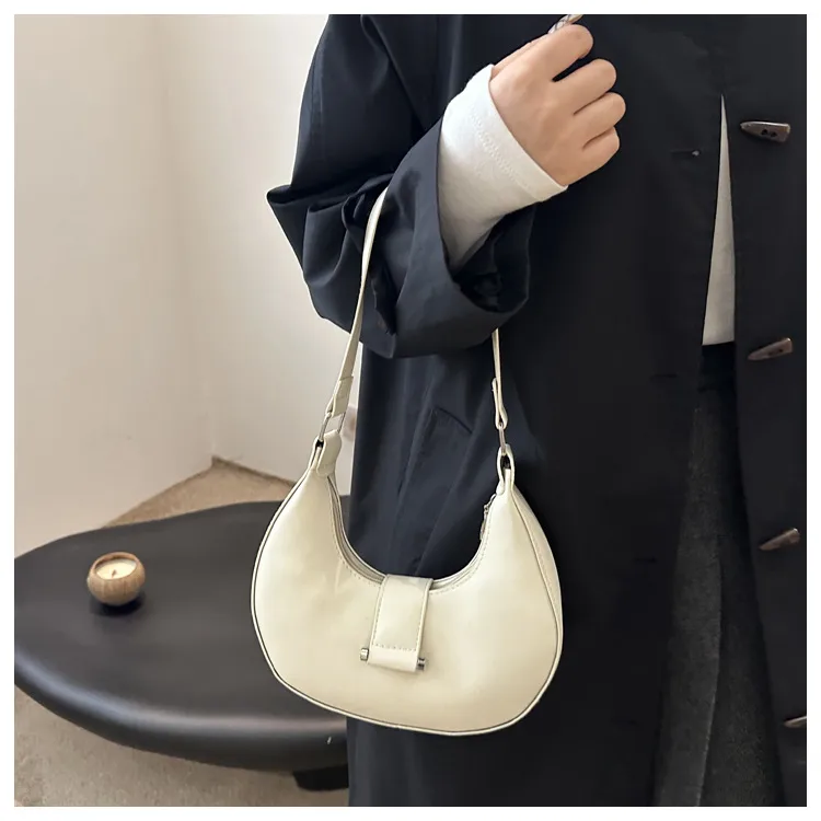 Women's Pu Leather Solid Color Streetwear Sewing Thread Square Zipper Underarm Bag display picture 2