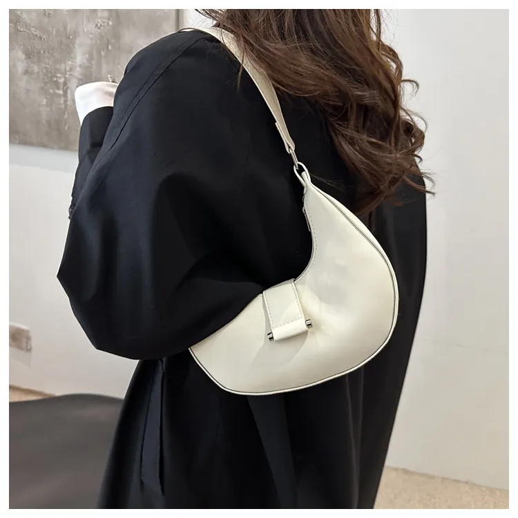 Women's Pu Leather Solid Color Streetwear Sewing Thread Square Zipper Underarm Bag display picture 4