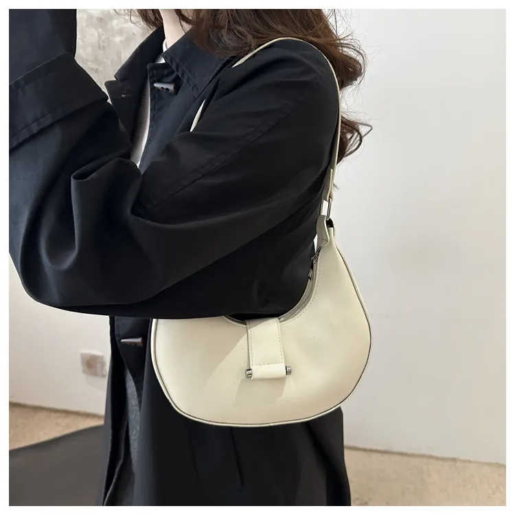 Women's Pu Leather Solid Color Streetwear Sewing Thread Square Zipper Underarm Bag display picture 5