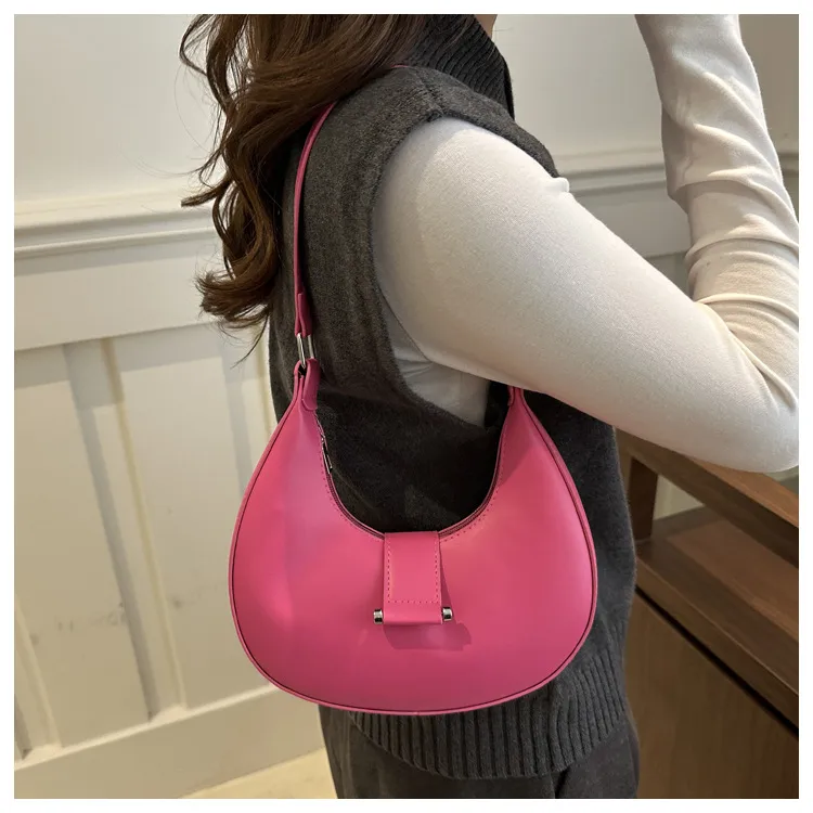 Women's Pu Leather Solid Color Streetwear Sewing Thread Square Zipper Underarm Bag display picture 8