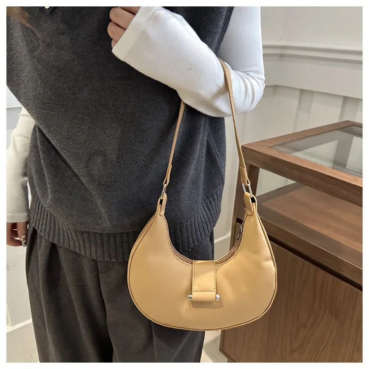 Women's Pu Leather Solid Color Streetwear Sewing Thread Square Zipper Underarm Bag display picture 10