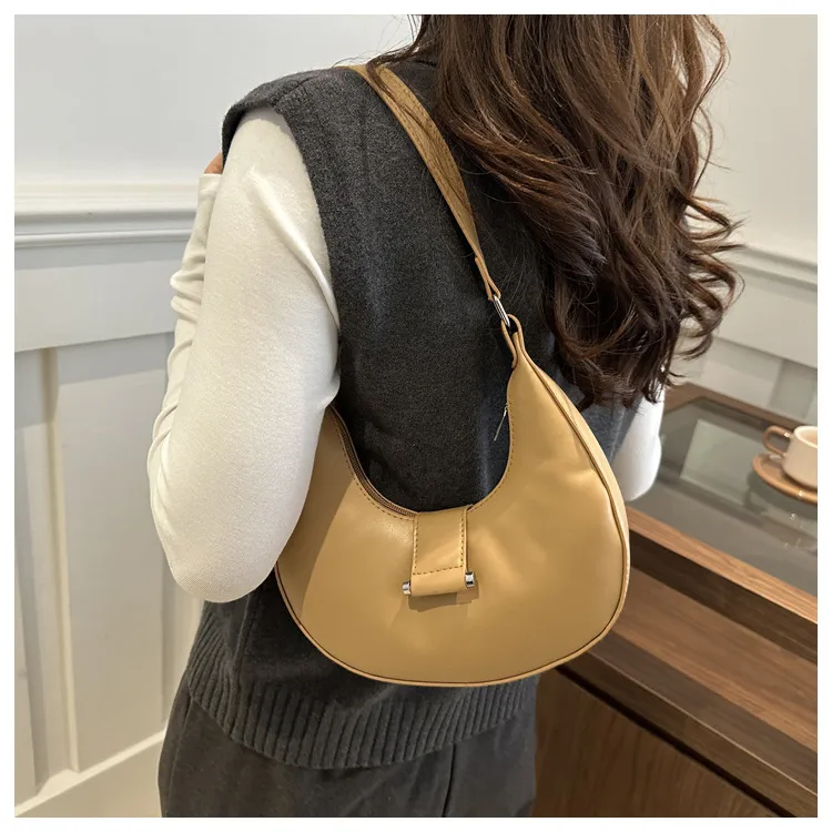 Women's Pu Leather Solid Color Streetwear Sewing Thread Square Zipper Underarm Bag display picture 11