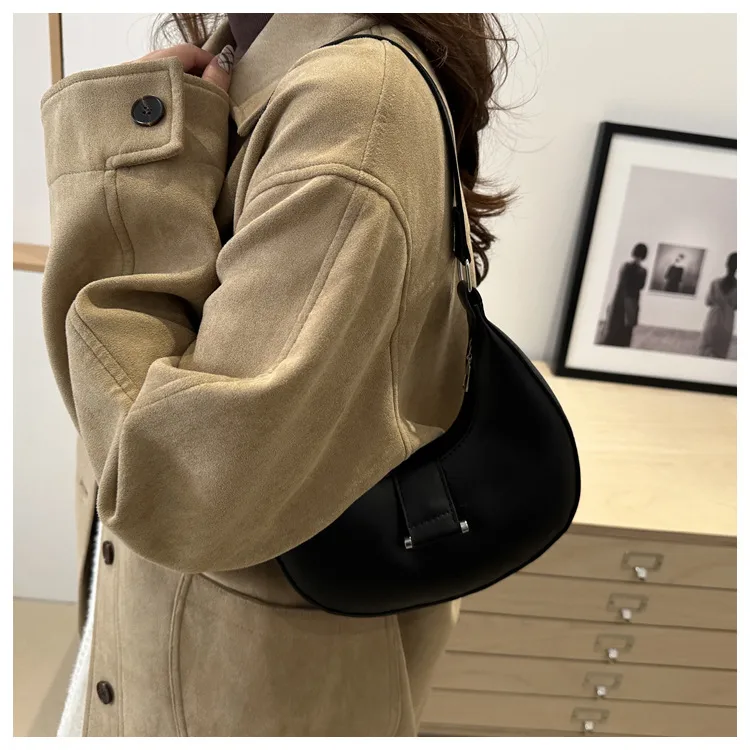 Women's Pu Leather Solid Color Streetwear Sewing Thread Square Zipper Underarm Bag display picture 13
